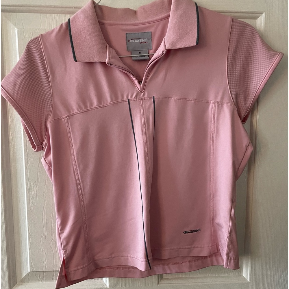 Tennis shirt in baby pink with gray.